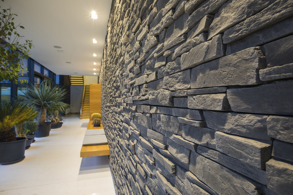 Plaquette de parement en béton allégé "Grenada" grise L. 55 x l. 11,7 cm x Ép. 22 à 38 mm - Brico Dépôt