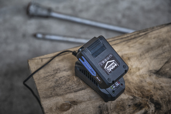 Chargeur rapide 18V 2A - Mac Allister - Brico Dépôt