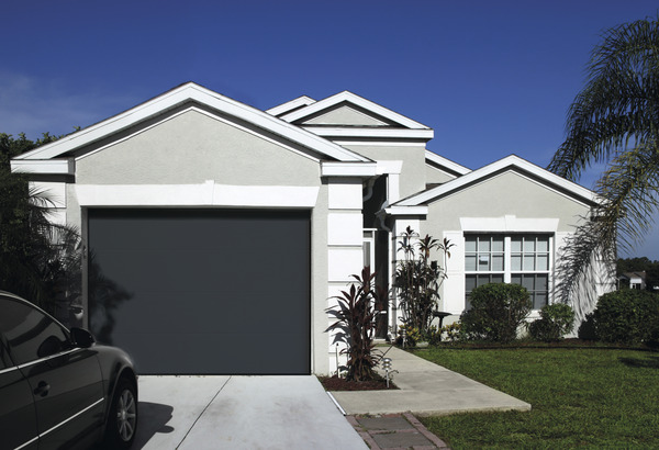 Porte de garage sectionnelle motorisée grise - H. 200 x L. 240 cm. Ép. 40 mm - Brico Dépôt