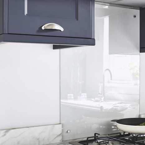 Fond de hotte en verre "Nashi" - Blanc l. 60 cm x H. 80 cm x Ép. 5 mm - GoodHome - Brico Dépôt