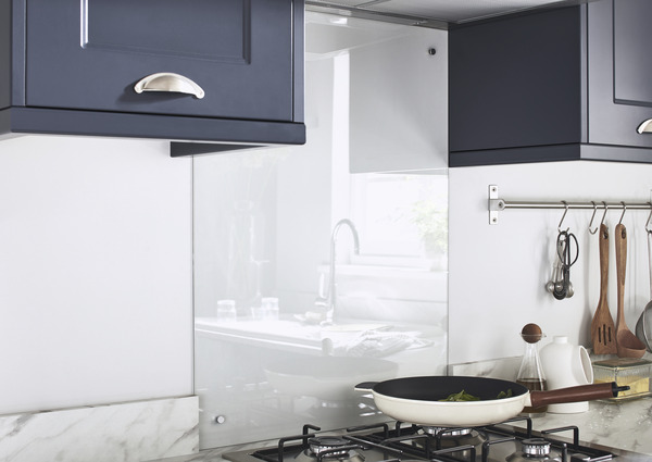 Fond de hotte en verre "Nashi" - Blanc l. 60 cm x H. 80 cm x Ép. 5 mm - GoodHome - Brico Dépôt