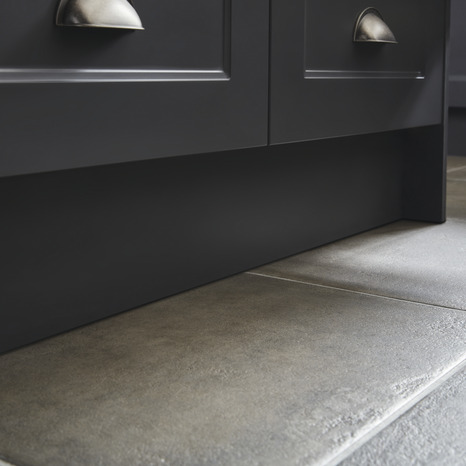 Plinthe "Florie"anthracite mat - L. 2.4m x - H. 15cm - Cooke and Lewis - Brico Dépôt