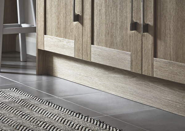 Plinthe "Coline" chêne clair - L. 2.4m x H. 15cm - Cooke and Lewis - Brico Dépôt