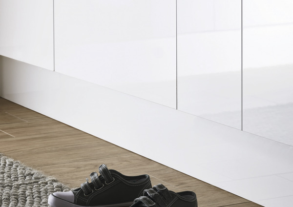 Plinthe "Dorice" blanc brillant - L. 2.4m x H. 15cm - Cooke and Lewis - Brico Dépôt