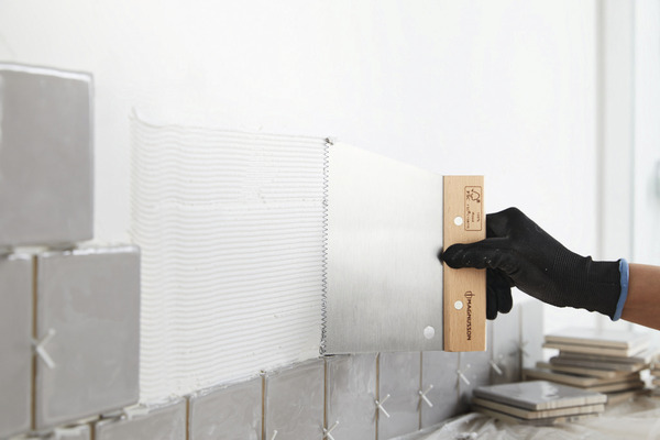 Peigne Colle Carrelage 18 cm - V 4 mm - MAGNUSSON - Brico Dépôt