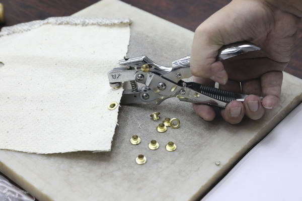 Pince à oeillet Gris Longueur 168 mm - Brico Dépôt