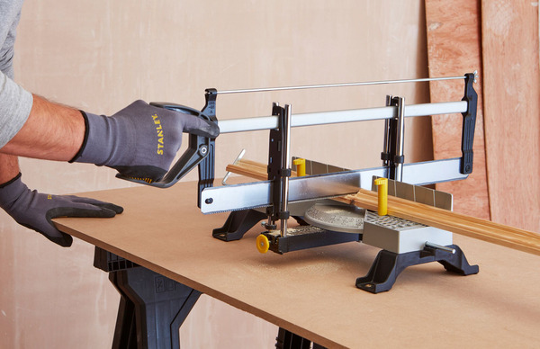 Scie à onglet articulée 560 mm - 1-20-800 - Stanley - Brico Dépôt