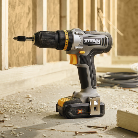 Perceuse à percussion sans fil 18 V + 1 batterie 2 Ah - Titan - Brico Dépôt