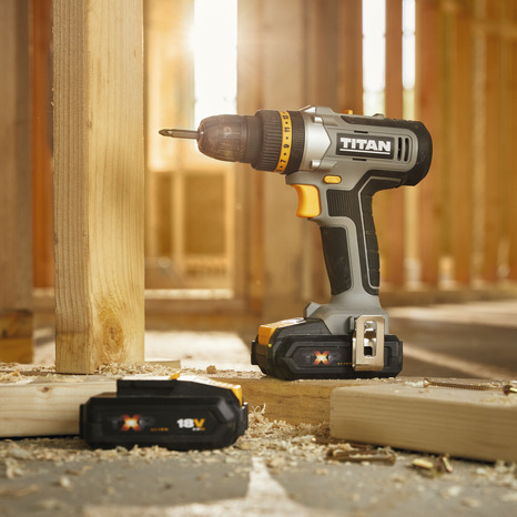 Perceuse-visseuse sans fil 18 V + 2 batteries 2 Ah Li-ION + 1 chargeur - Titan - Brico Dépôt