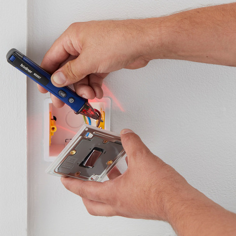 Détecteur tension catégorie II / catégorie III + torche - Brico Dépôt