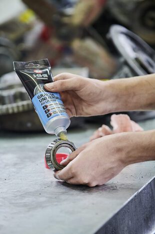 3-EN-UN TECHNIQUE Graisse Universelle au Lithium 150 G - 3-EN-UN - Brico Dépôt