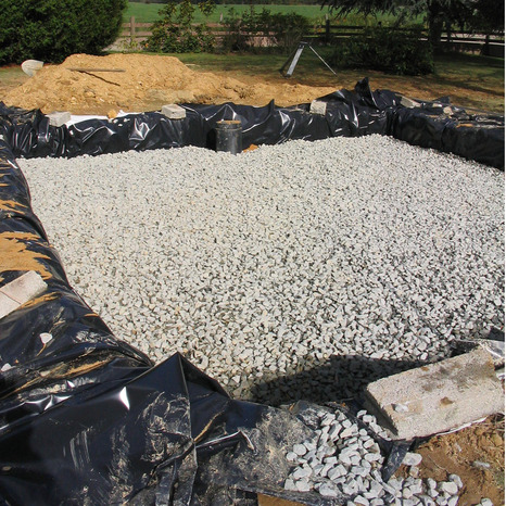 Rouleau de film multi-usages en polyéthylène tri couche 400 microns noir 8,60x8,60 m - Brico Dépôt