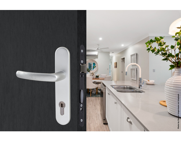 Ensemble de porte entraxe 165 mm avec serrure pour cylindre "budget 165 tcy" - Assa Abloy - Brico Dépôt