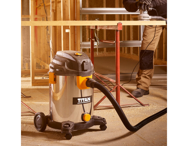 Aspirateur 30 l - 1400 W avec cuve en inox - Titan - Brico Dépôt