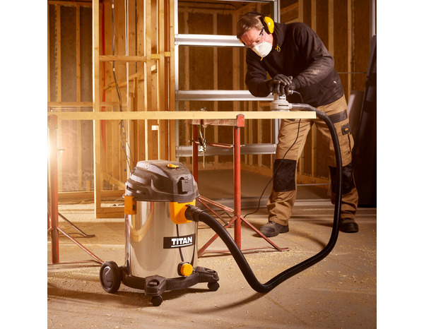 Aspirateur 30 l - 1400 W avec cuve en inox - Titan - Brico Dépôt