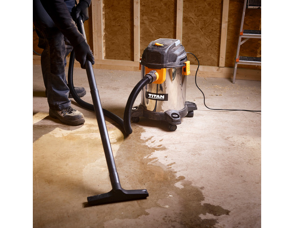Aspirateur 20 l - 1400 W avec cuve en inox - Titan - Brico Dépôt