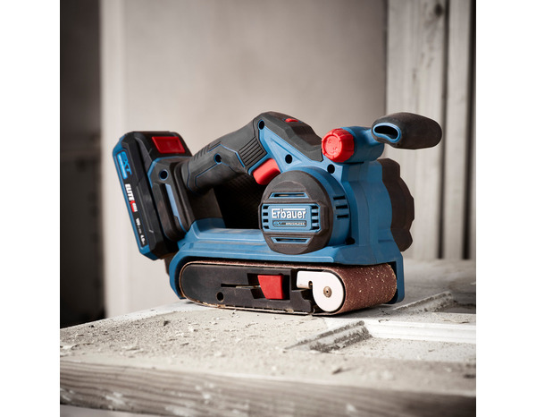 Ponceuse à bande sans batterie 18 V + 1 bande, adaptateur et sac à poussière - Erbauer - Brico Dépôt