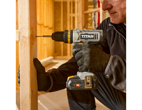Perceuse-visseuse sans fil 18 V + 2 batteries 2 Ah Li-ION + 1 chargeur - Titan - Brico Dépôt