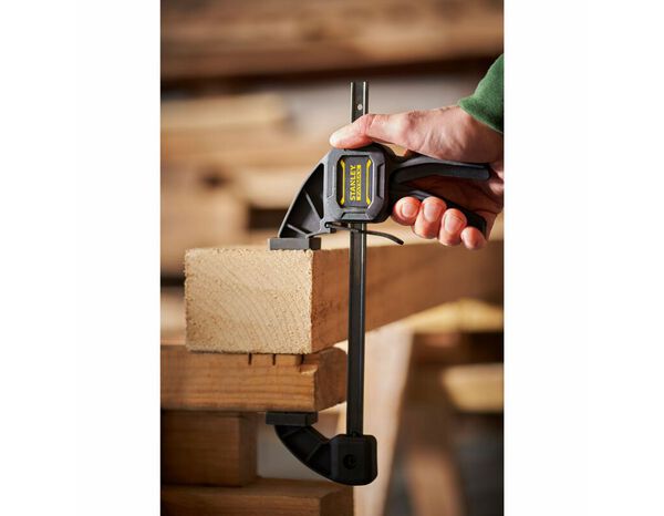 Serre-joint M moyenne puissance avec mâchoire de 76 mm. - Stanley Fatmax - Brico Dépôt