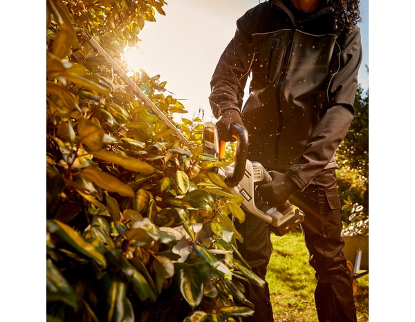 Taille haies sur batterie 18 V - 55 cm + batterie 5.0 Ah - Titan - Brico Dépôt