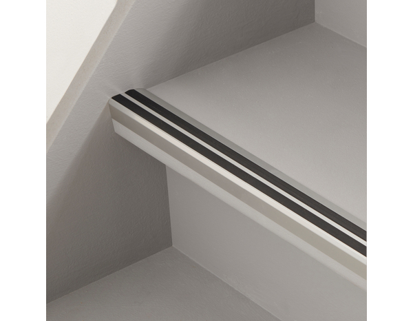 Nez de marche aluminium effet argent L. 900 x l. 40 x Ép. 20 mm - GoodHome - Brico Dépôt