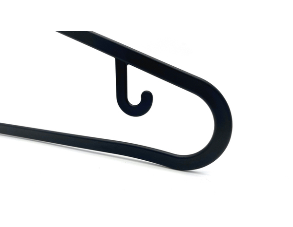 Lot de 10 cintres en plastiques noir - 39 x 18,5 x 0,4 cm. - Brico Dépôt