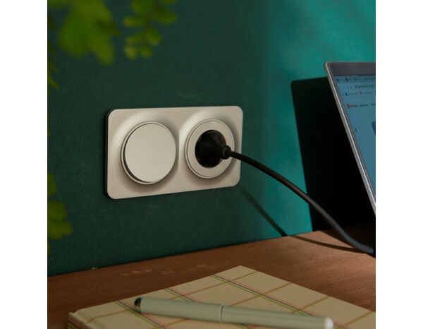 Prise affleurante 2P+T Gris "Zephyr" - Brico Dépôt