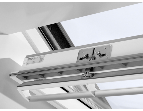 Fenêtre de toit standard en bois GGL SK06 blanc - 118 x 114 cm - Velux - Brico Dépôt