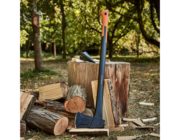 Hache à fendre manche composite et lame acier carbone 1,9 kg - MAGNUSSON - Brico Dépôt