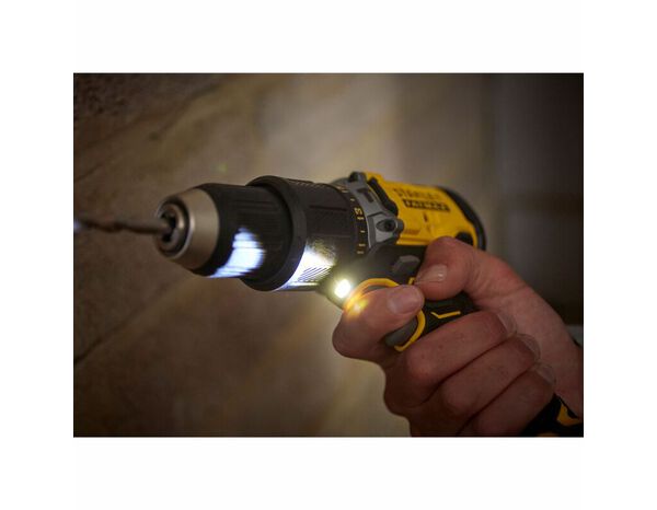 Perceuse/visseuse à percussion sans fil V20 + 2 batteries 4Ah + chargeur - SFMCD715M2K-QW - Stanley Fatmax - Brico Dépôt