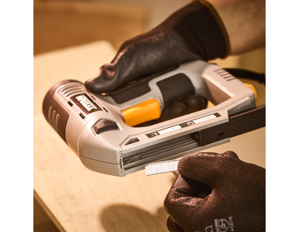 Pistolet "Titan" à clous-agrafes 700W - Titan - Brico Dépôt