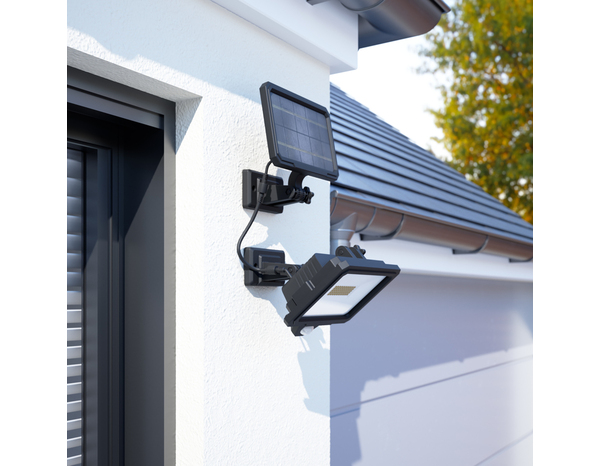 Projecteur solaire détecteur 1000 LM 5000K IP44 - Marque BLOOMA - Brico Dépôt