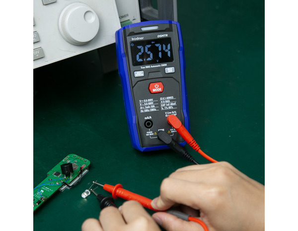 Multimètre digital automatique avec sélection automatique - Brico Dépôt