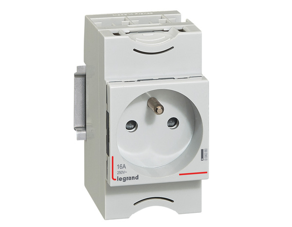 Prise de courant modulaire avec terre 10A et 16A - 2,5 modules - Legrand - Brico Dépôt