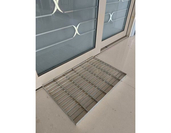 Tapis extérieur en acier galvanisé gris - 40x60 cm - Brico Dépôt