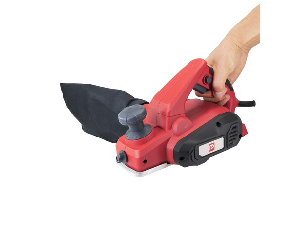 Rabot filaire 650W 82 mm avec sac à poussière - PHP650C - Brico Dépôt