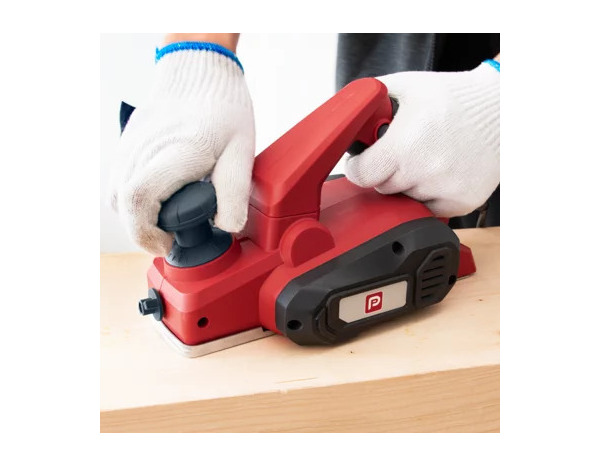 Rabot filaire 650W 82 mm avec sac à poussière - PHP650C - Brico Dépôt