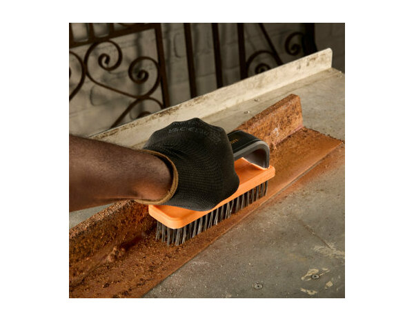 Brosse metallique à manche en plastique et tête en acier carbone - MAGNUSSON - Brico Dépôt