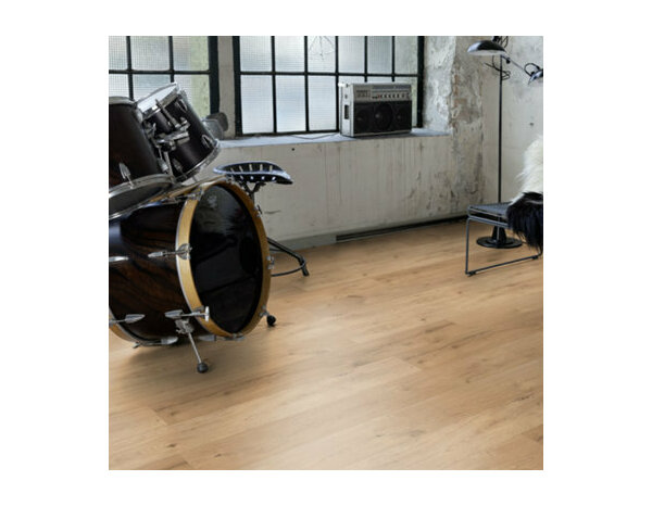 Sol stratifié à clipser 8 mm AC4, compatible pièce humide, marron naturel effet chêne ALBISOLA WP - 138,3 x 19,3 cm - Cooke and Lewis - Brico Dépôt