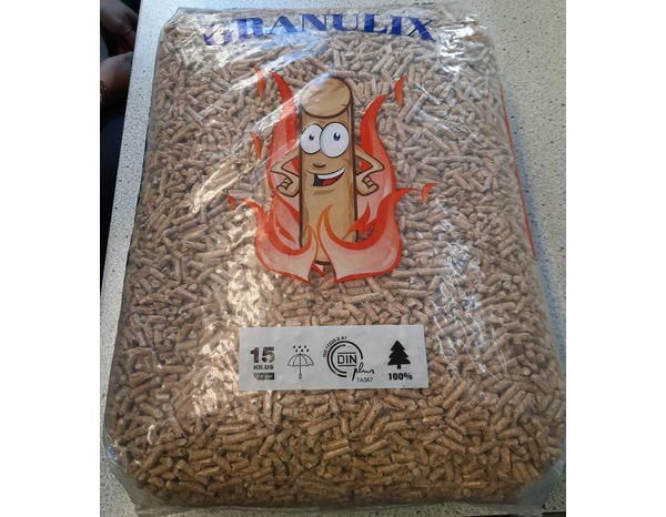 Granulés de bois DIN/EN Plus - Sac de 15 kg, taux d'humidité : ≤ 10% - Brico Dépôt