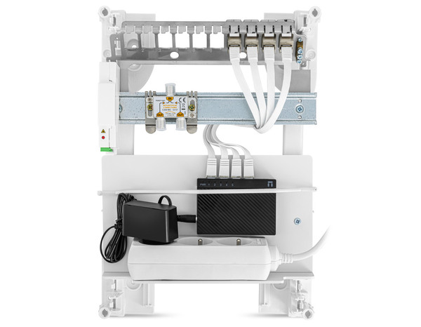 Coffret de communication avec switch 5 ports  grade 3 TV 2 rangées - Brico Dépôt