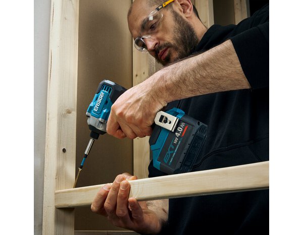 Visseuse à chocs 18V 220 Nm, compact avec éclairage LED - Erbauer - Brico Dépôt