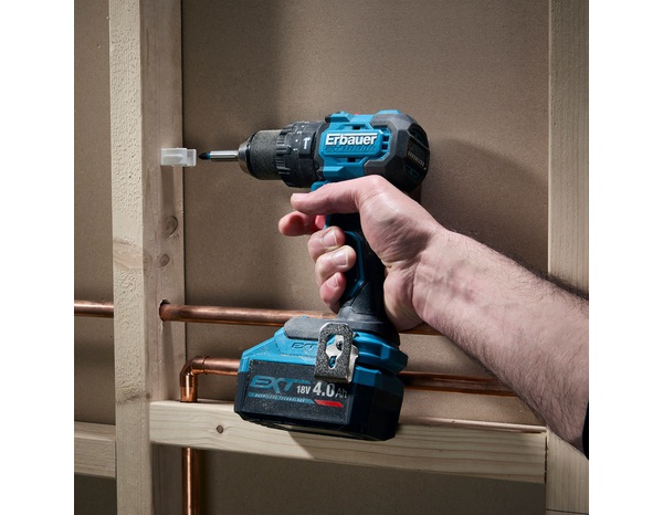 Perceuse-visseuse sans fil à percussion 75 Nm 18 V + 2 batteries 2AH et 1 chargeur - Erbauer - Brico Dépôt