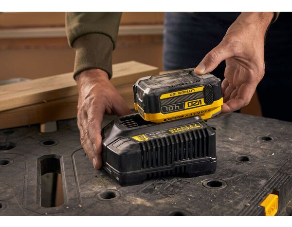 Batterie Lithium-Ion 18 V 4 Ah - V20 - Stanley Fatmax - Brico Dépôt
