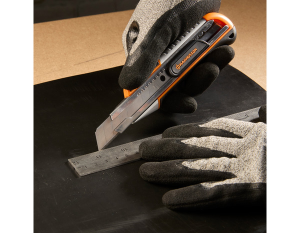 Lot de 2 cutters acier inox 9 mm et 18 mm - MAGNUSSON - Brico Dépôt