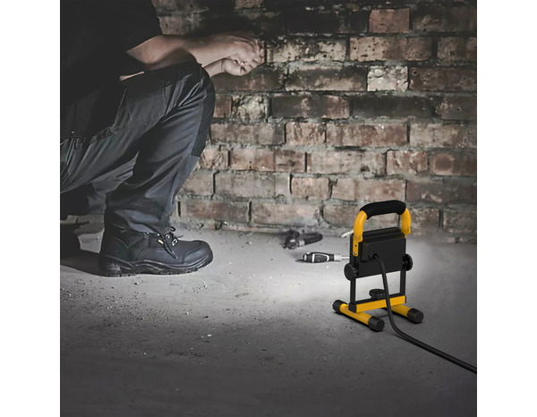 Projecteur de chantier LED filaire 10W, 6500k tête réglable - 20,8x11x12,6 cm - Brico Dépôt