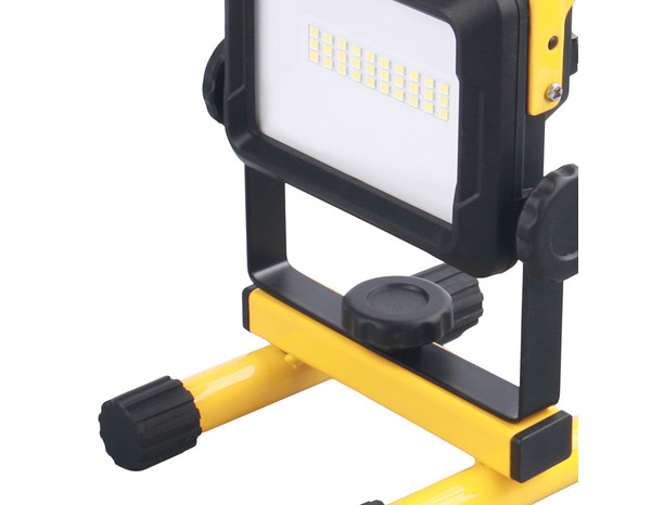 Projecteur de chantier LED filaire 10W, 6500k tête réglable - 20,8x11x12,6 cm - Brico Dépôt