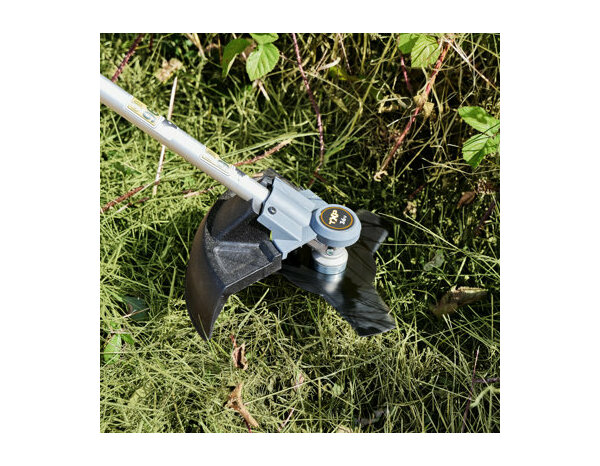 Débroussailleuse sans fil 36V 2-en-1 largeur de coupe 23 cm et 42 cm MCT1202GBC - Titan - Brico Dépôt