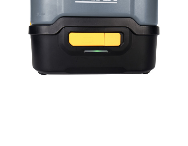 Pulvérisateur batterie 12 V 8 L pression 5 à 7 bars tuyau 3 m - Titan - Brico Dépôt