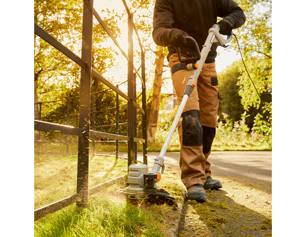 Coupe-bordures électrique filaire 600 W largeur de coupe 30 cm manche télescopique - Titan - Brico Dépôt